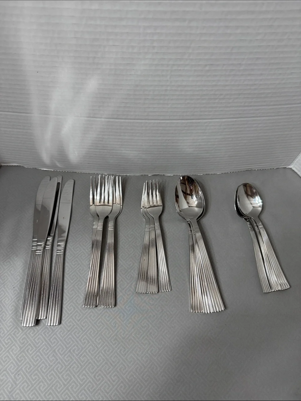 Wallace Flatware Manhattan Pattern Stainless 18/8 Service for Four 20 Piece Vtg